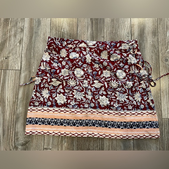 Abercrombie & Fitch Mini Side Tie Skirt (Size 10) - Picture 2 of 5